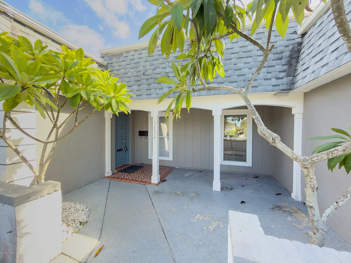 Building Photo - 3834 Grayton Dr