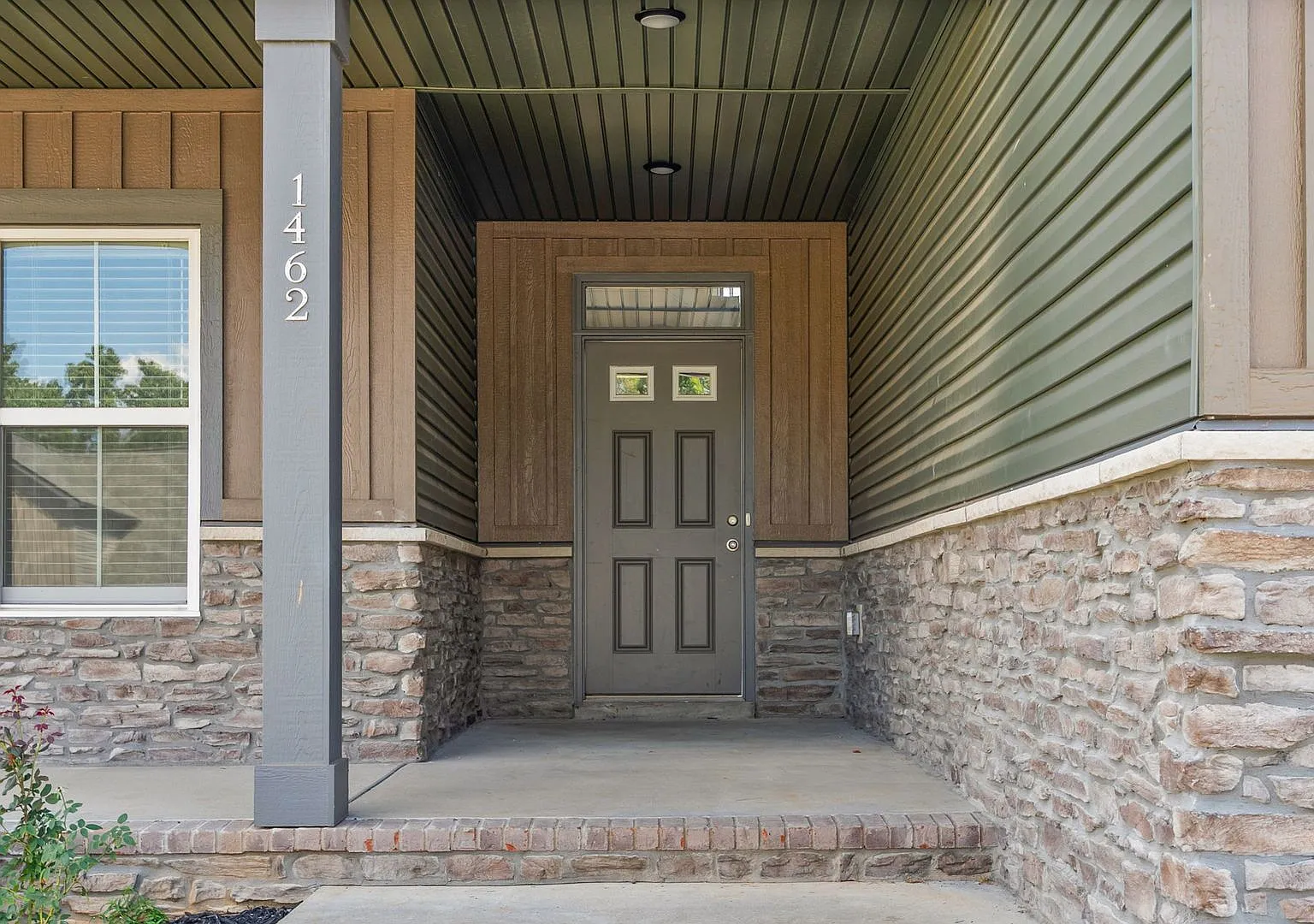 Pet Friendly Four Bedroom with Bonus! — Photo 3