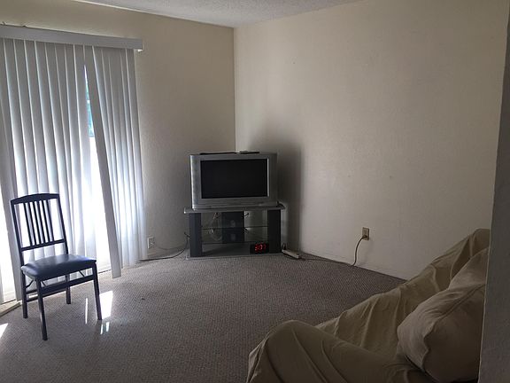4th image of 10601 Limas Dr