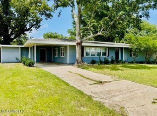 318 E 4th St, Long Beach, MS 39560