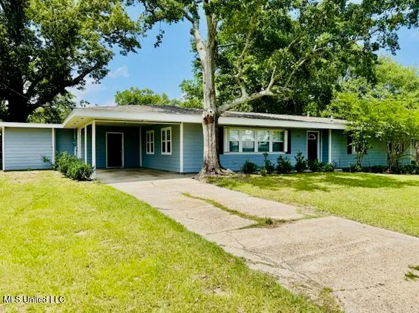 318 E 4th St, Long Beach, MS 39560