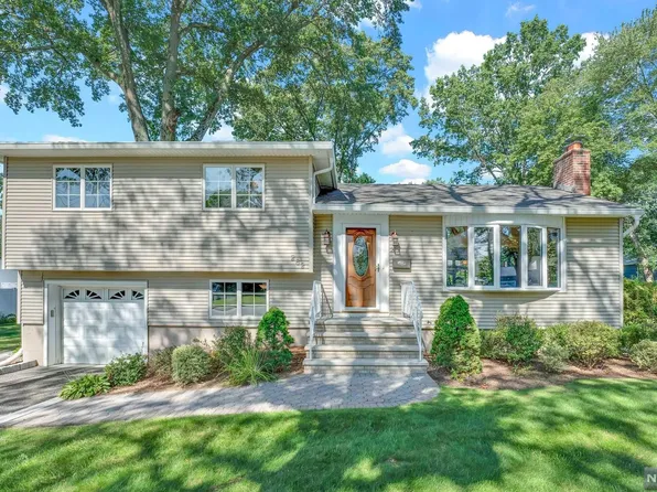 282 Colonial Blvd, Washington Township, NJ 07676