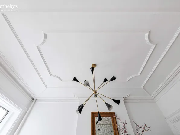 130 East 61st Street image 18 of 19