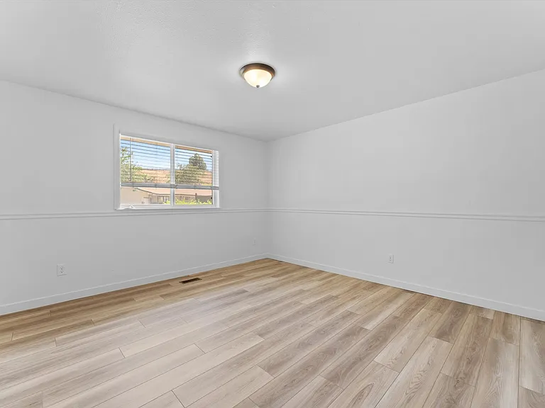 714 S Berwick Dr — Photo 16