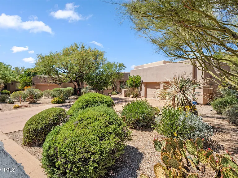 7466 E High Point Dr — Photo 2