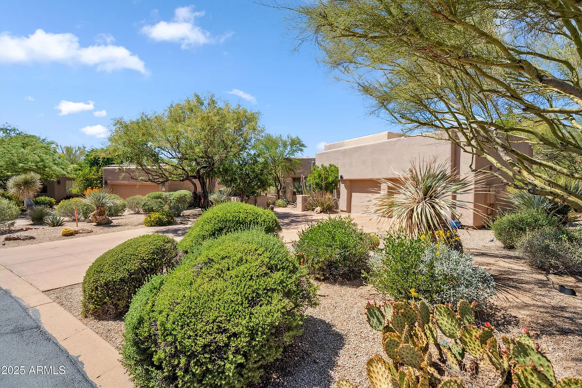 Building Photo - 7466 E High Point Dr