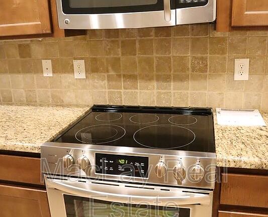 5th image of 255 E Locust Dr