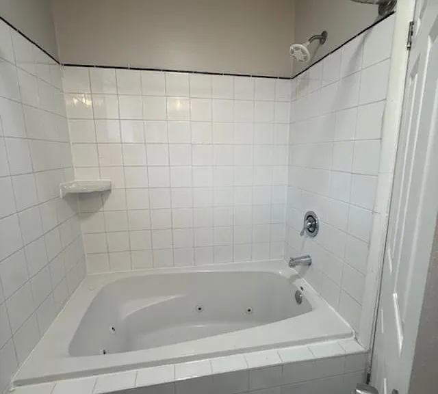 2439 Plantation Dr — Photo 16