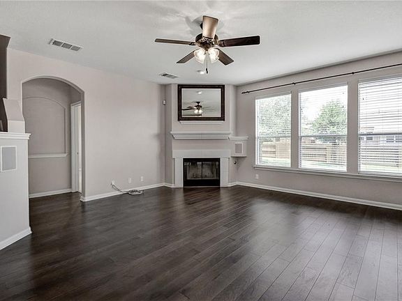 4th image of 320 Canterbury Dr