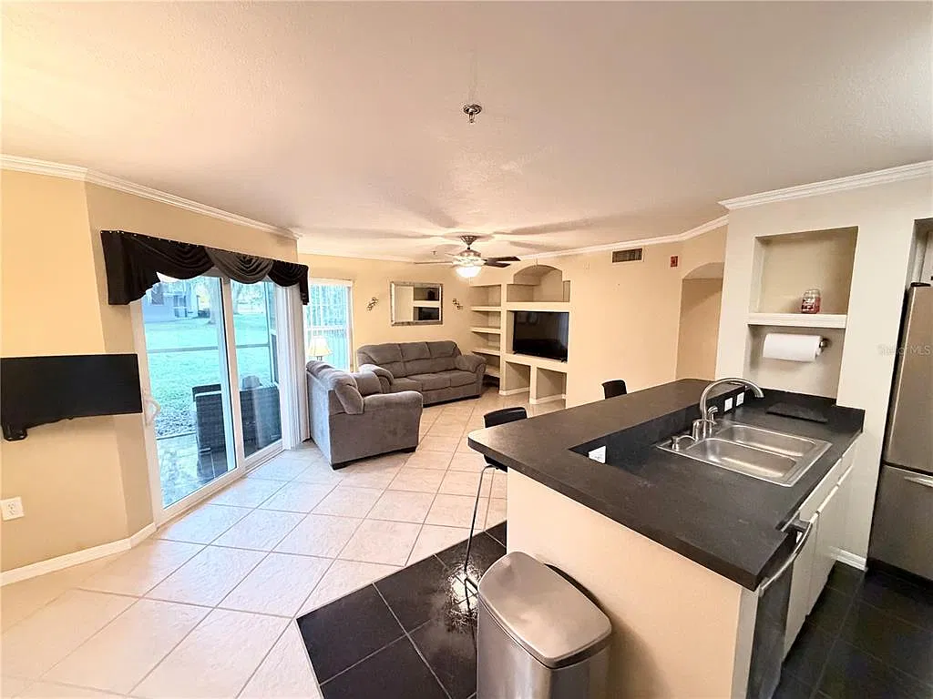 8516 Island Breeze Ln — Photo 3