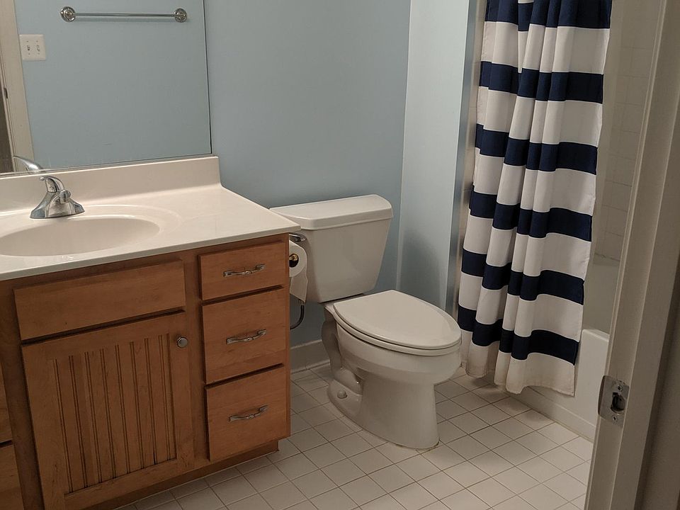 1st image of 7642 Centerside Ct