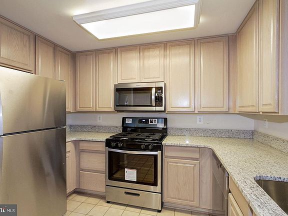 5th image of 55 Swanton Mews Unit 100