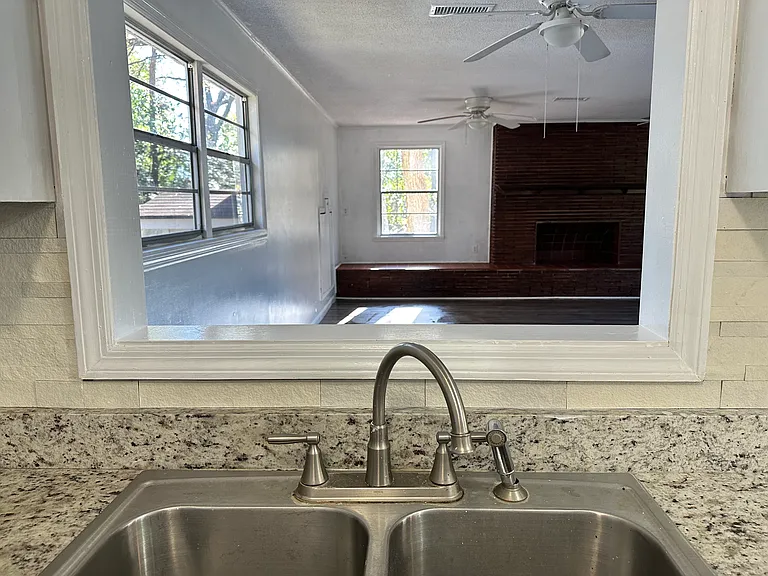 455 S Palm St — Photo 3