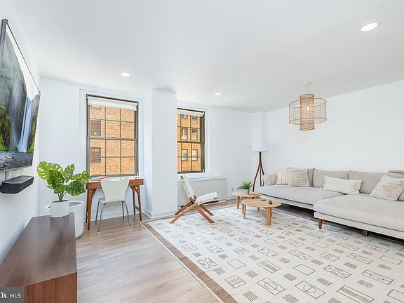 5th image of 219 S 18th St #1424