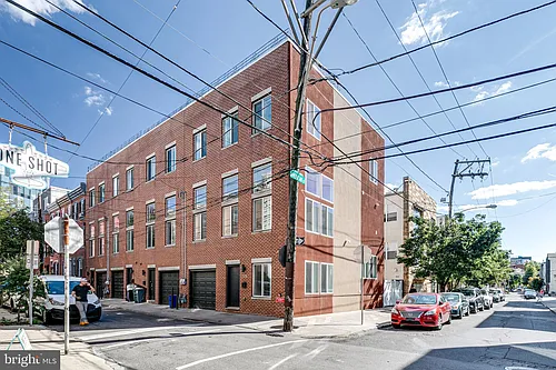 220 W George St #224 Photo 1