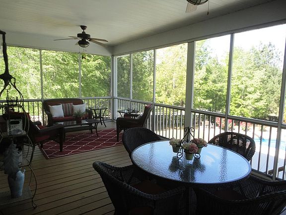 2nd image of 352 Gardenia Dr