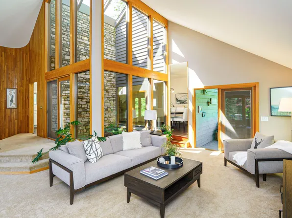 4905 Pleasant Valley Dr, Columbus, OH 43220