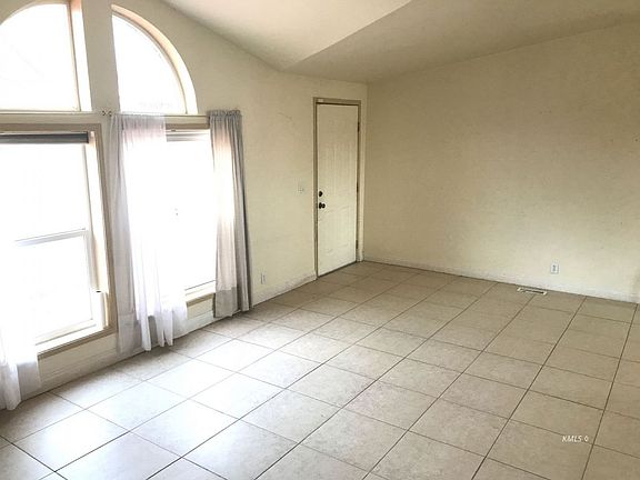 5th image of 431 W Chamberlain Dr