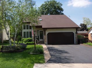 611 Highland Ave, Woodstock, IL 60098