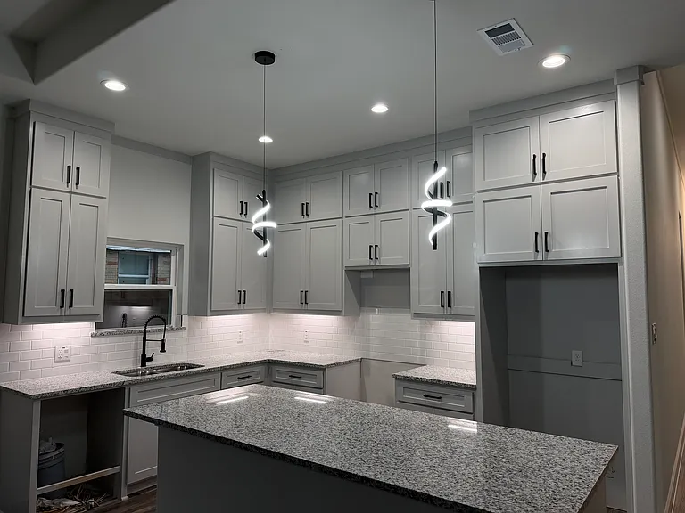7215 Thurston Dr — Photo 3