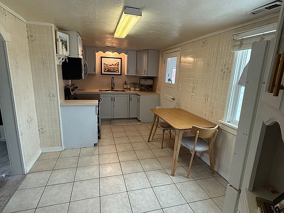 4th image of 3224 S Daniels Rd