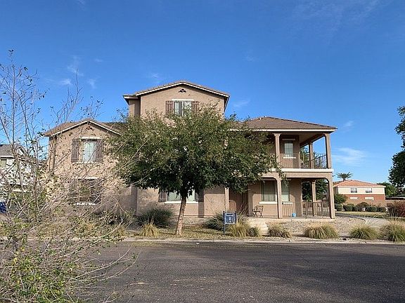3rd image of 936 E Brooke Pl