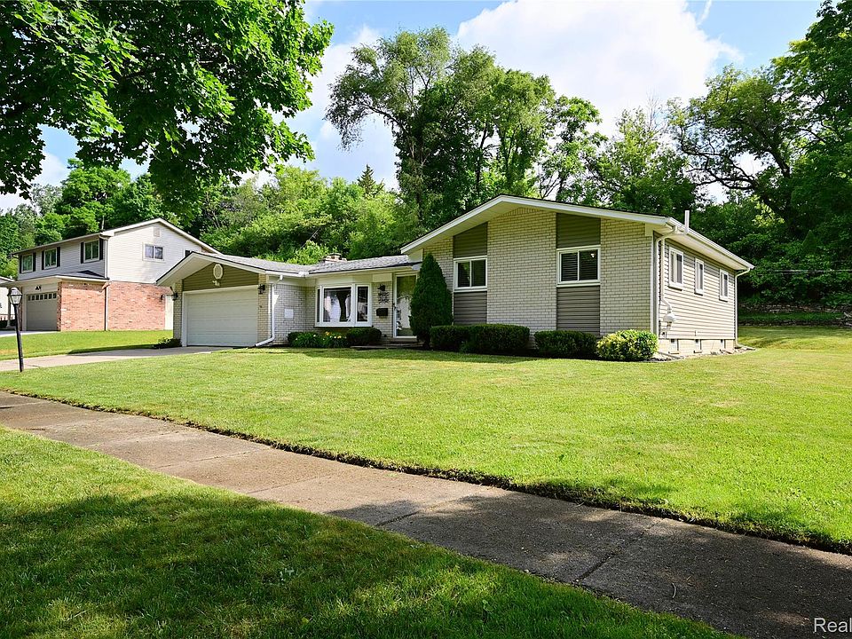 1st image of 24136 Twin Valley Ct