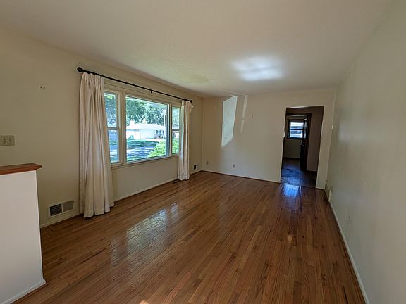 3rd image of 2602 11th Ave NW