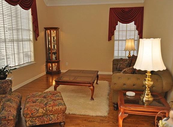 4th image of 2205 Mesa Oak Trl
