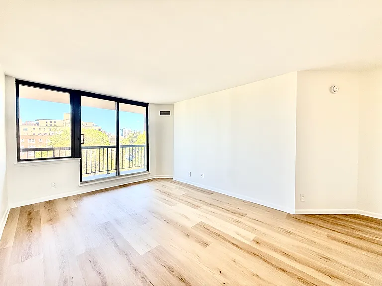 25 Forest St #7G — Photo 10