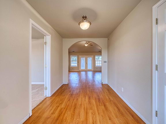 3rd image of 16695 Robin Hood Ln