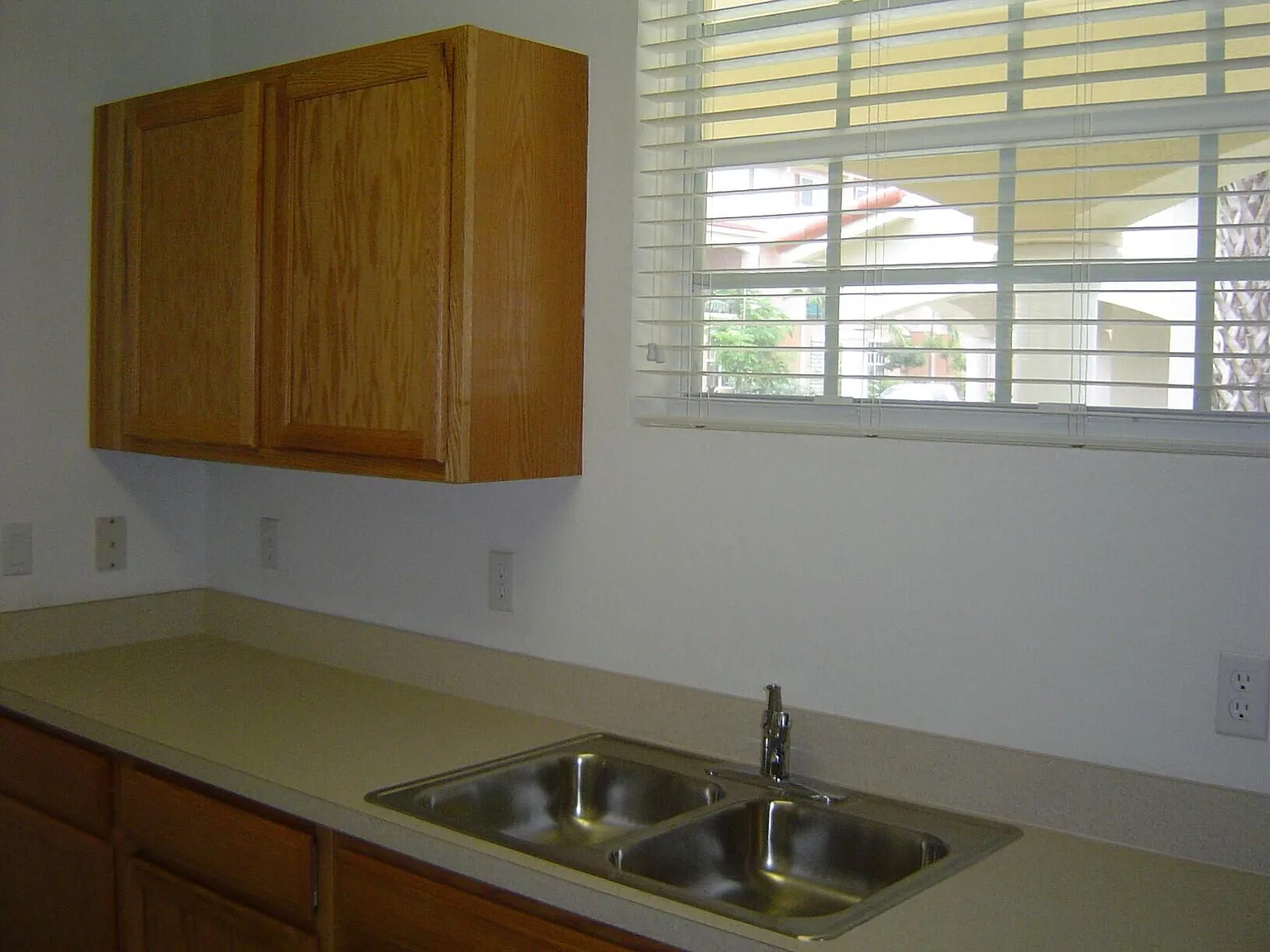 3 bed, 2.5 bath, 1316 sqft, $2,497 — Photo 2