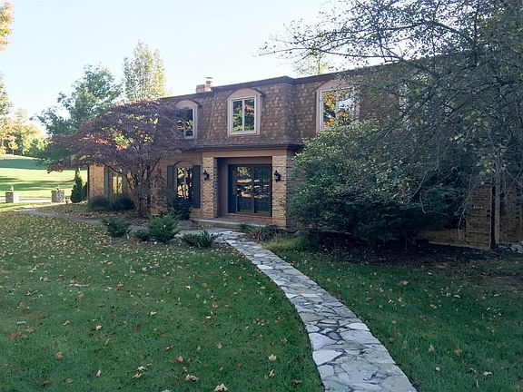 2nd image of 832 Rosewood Dr
