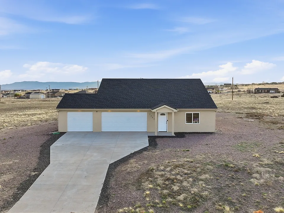 1743 N Heron Dr