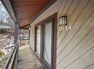 1722 Treetop Trl, Akron, OH 44313