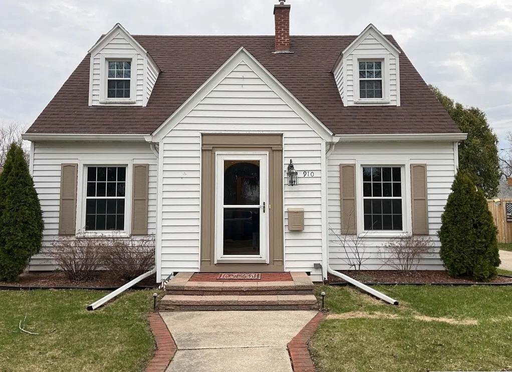 3 bed, 1.5 bath, 1488 sqft, $1,695 — Photo 1