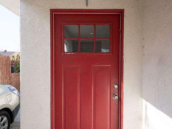 3rd image of 615 W 79th St