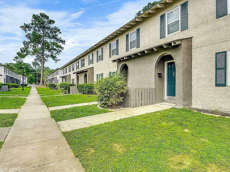 Crescent Place Apartments and Townhomes — Photo 39