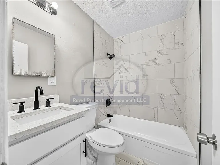 708 Hastings — Photo 45