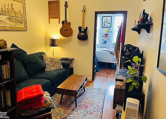 4th image of 261 20th St APT 1