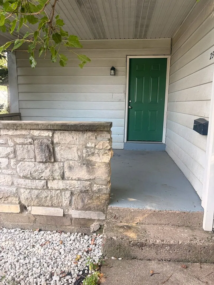 2548 Hiawatha Street| rent $1200 — Photo 3
