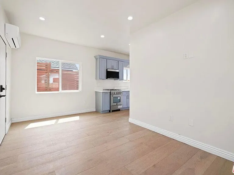 3122 Chaucer St — Photo 4