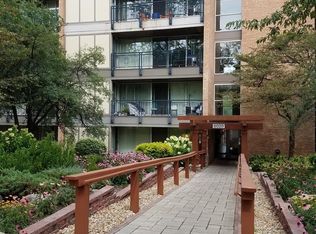 6020 Oakwood Dr APT 3C, Lisle, IL 60532