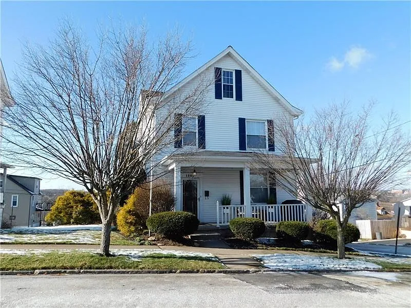 1502 Elm St photo 1