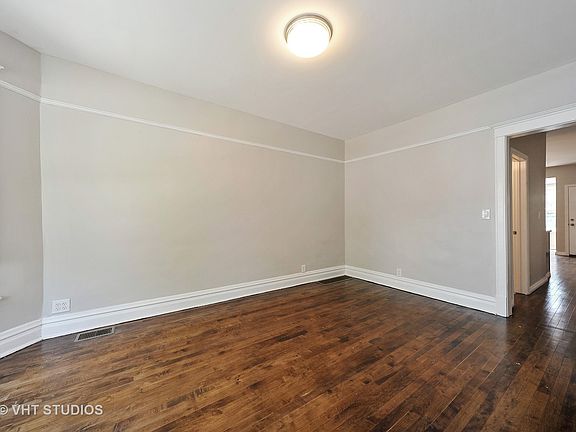 3rd image of 3629 W Oakdale Ave