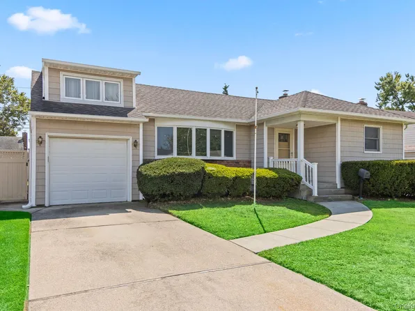 530 N Oak Street, Massapequa, NY 11758