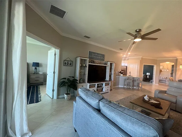 2040 Mackerel St — Photo 9