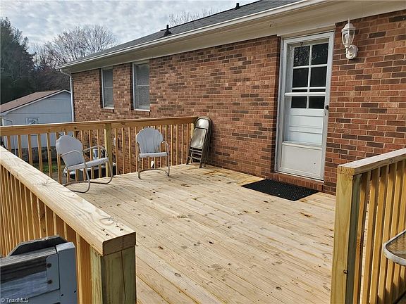 5th image of 3060 Cedar Creek Dr