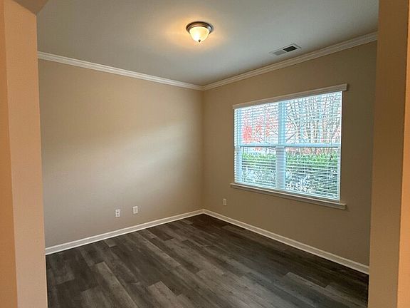 4th image of 1121 Wainscott Dr