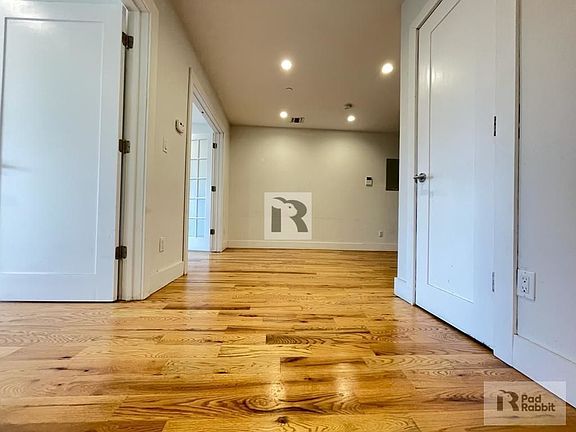 4th image of 1552 Myrtle Ave #3D